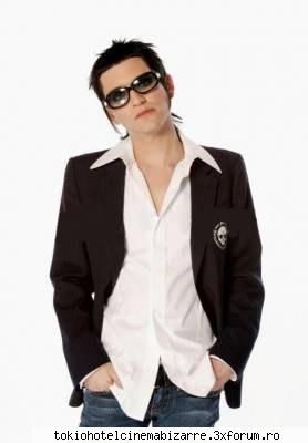 parere avetzi despre brian molko? Strify's girlfriend