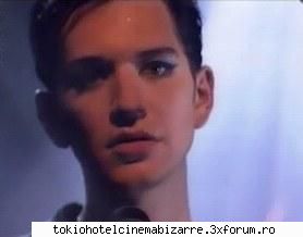 parere avetzi despre brian molko? Strify's girlfriend