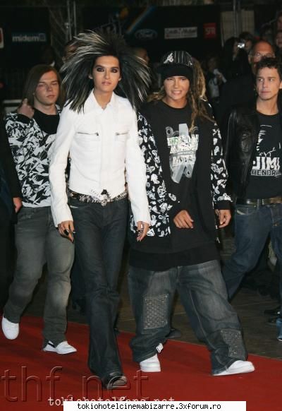 bill are blugii prea stramtzi!! uuuups Strify's girlfriend